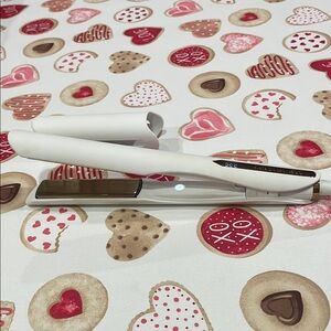 Kristin Ess White Hair Straightener